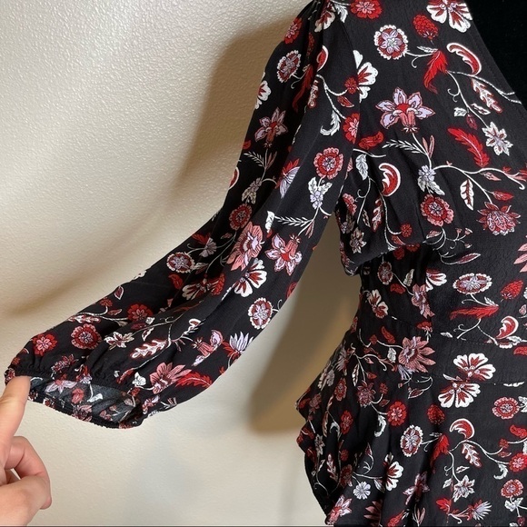 Banana Republic Floral Wrap Around Blouse Top XS - Picture 2 of 6